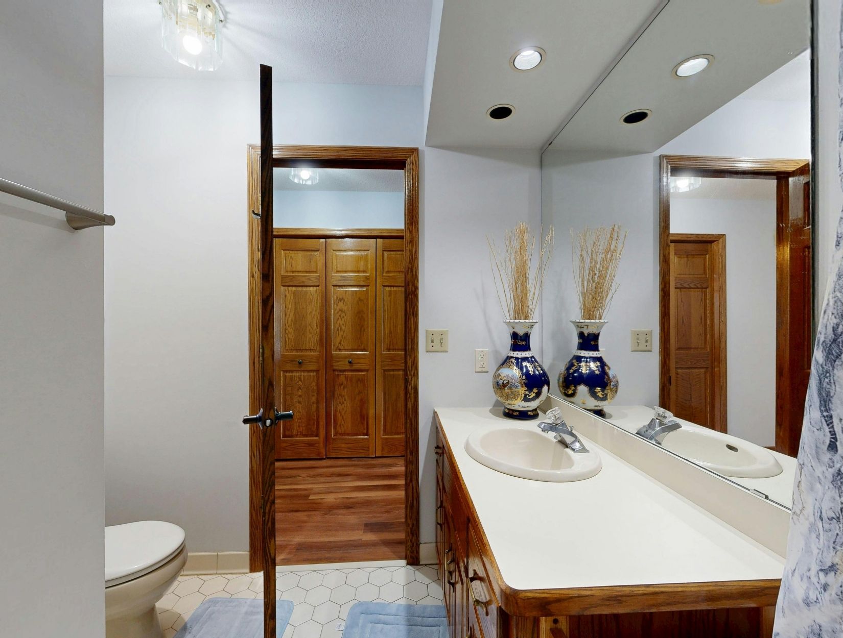 Cleaning Services That Protect Hardwood & Laminate Floors